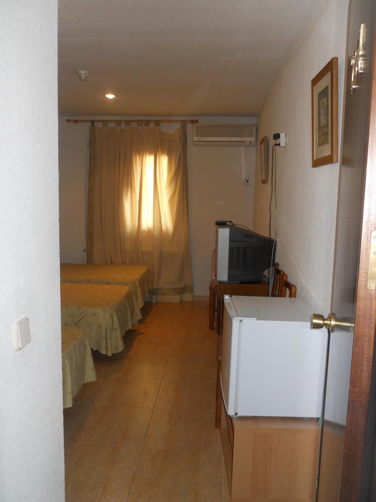 Hostal El Descanso マドリード エクステリア 写真