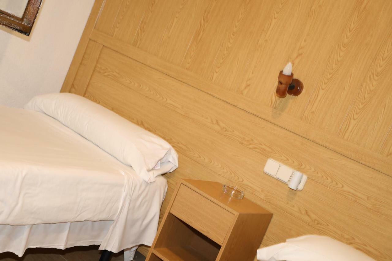 Hostal El Descanso マドリード エクステリア 写真