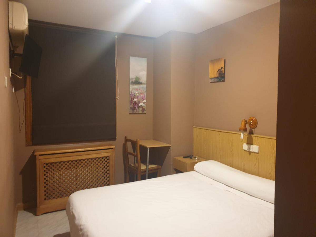 Hostal El Descanso マドリード エクステリア 写真